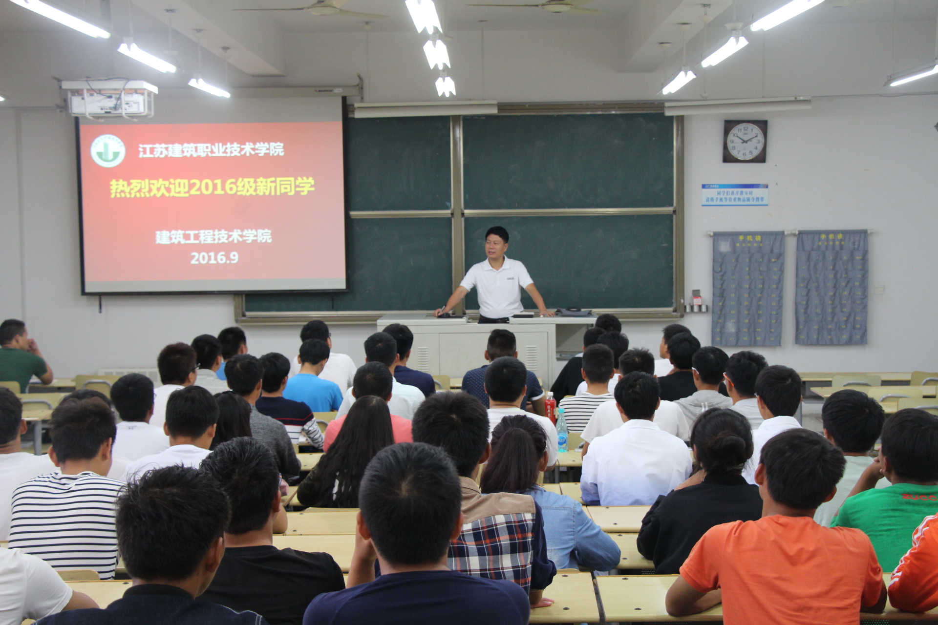 测量专业负责人林乐胜老师在作专业介绍